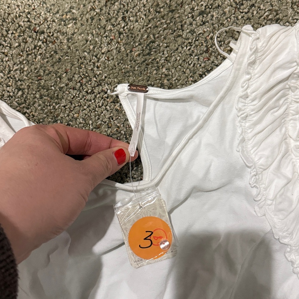 NWT Free People Olivia white ruffle fitted top sz L - Picture 3 of 6